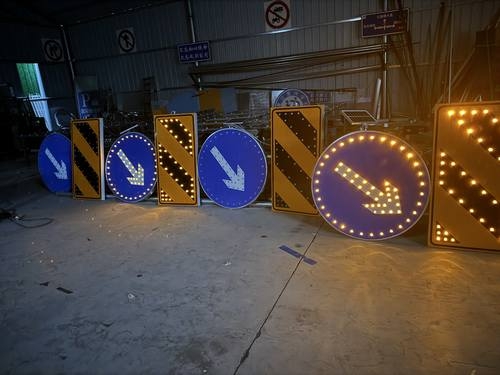 鄂尔多斯鄂尔多斯河南太阳能交通标牌 河南自发光交通路标牌厂家